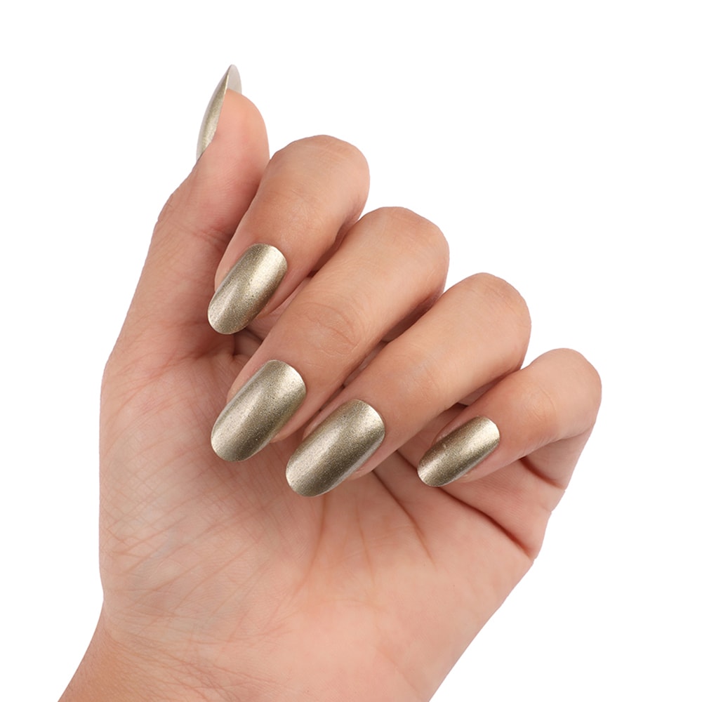 Gold Nail Polish Is the Festive Nail Trend You Need to Try | Who What Wear